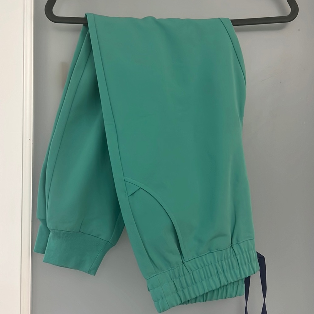 Figs Surgical Green High waisted Zamora scrub joggers